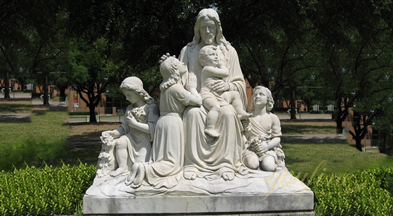教堂耶稣和孩子的天然大理石雕塑
